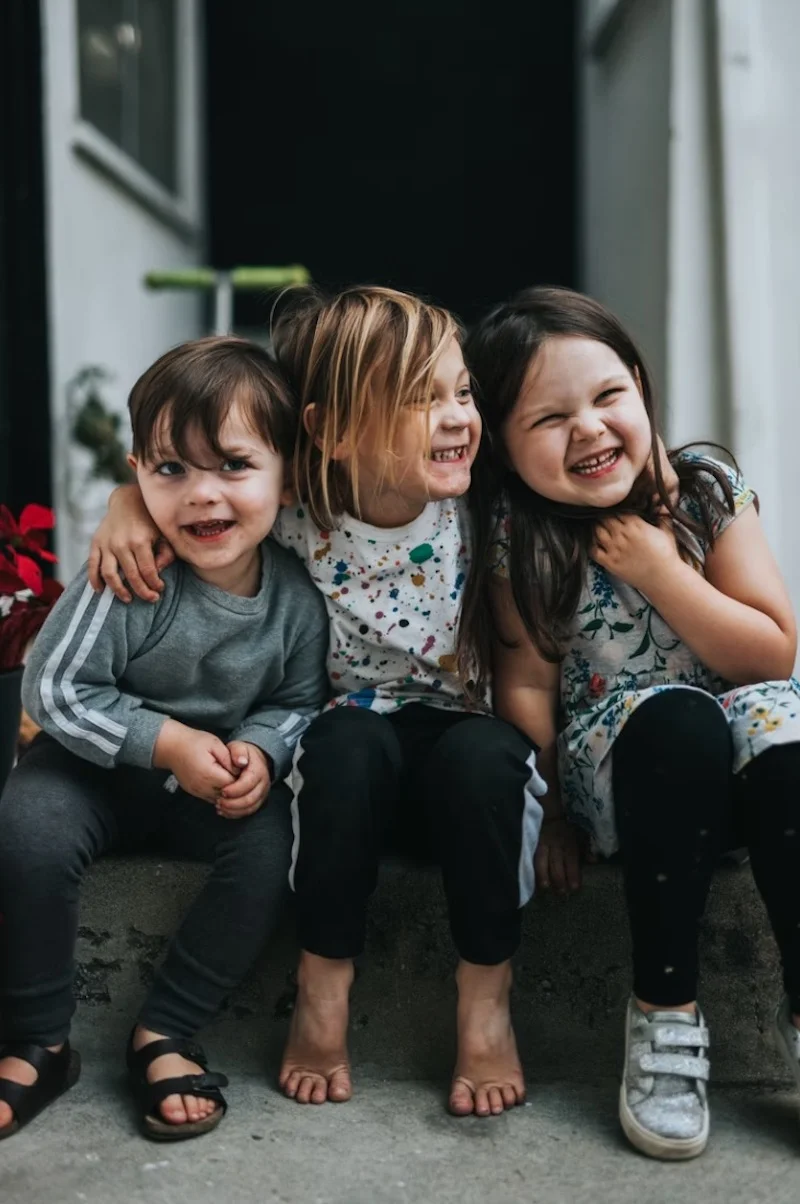 The choice of emotions to keep photos: a group of three children smiling