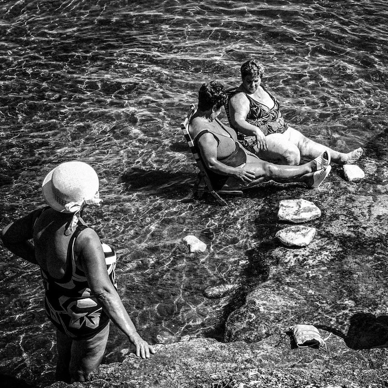 Women at the beach, personal photographic work taken by Jacques Giaume