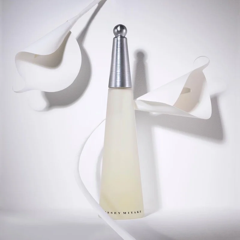 Still-life image of a bottle of parfum, keeping photos allows you to post them on your social media later. Taken by Jacques Giaume