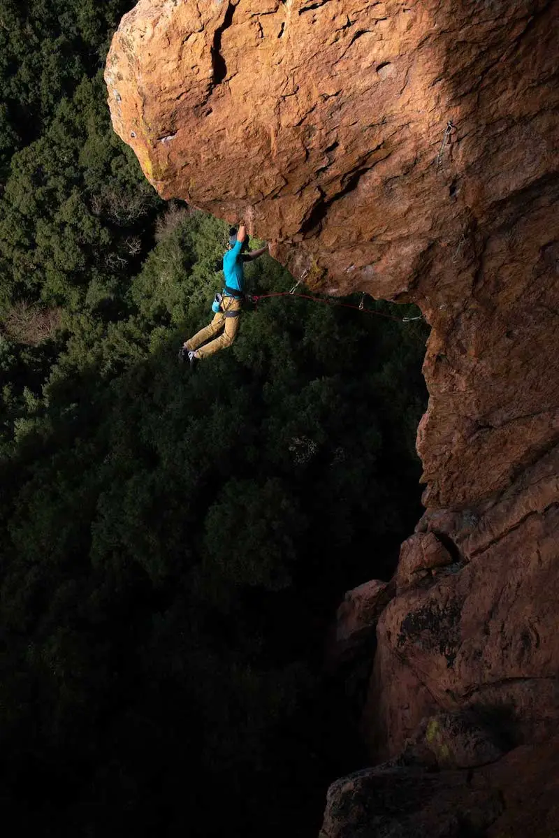 Photography of a man on a cliff, taken by Thibaut Marot, climbing photographer