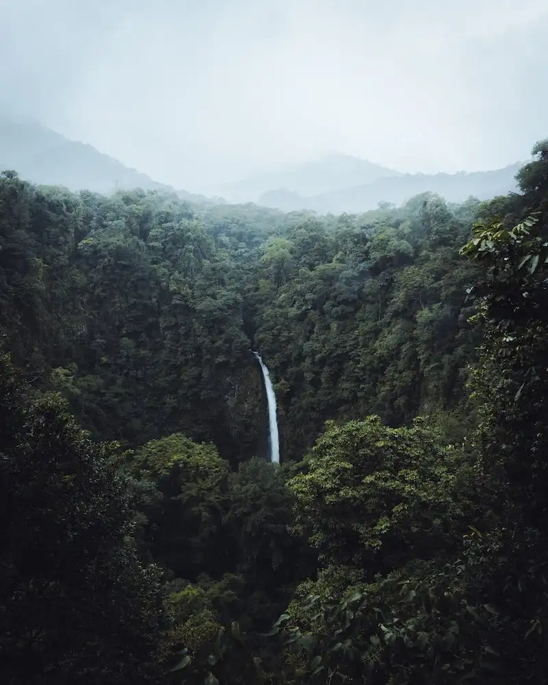 Photographie d'une cascade à La Fortuna, Costa Rica