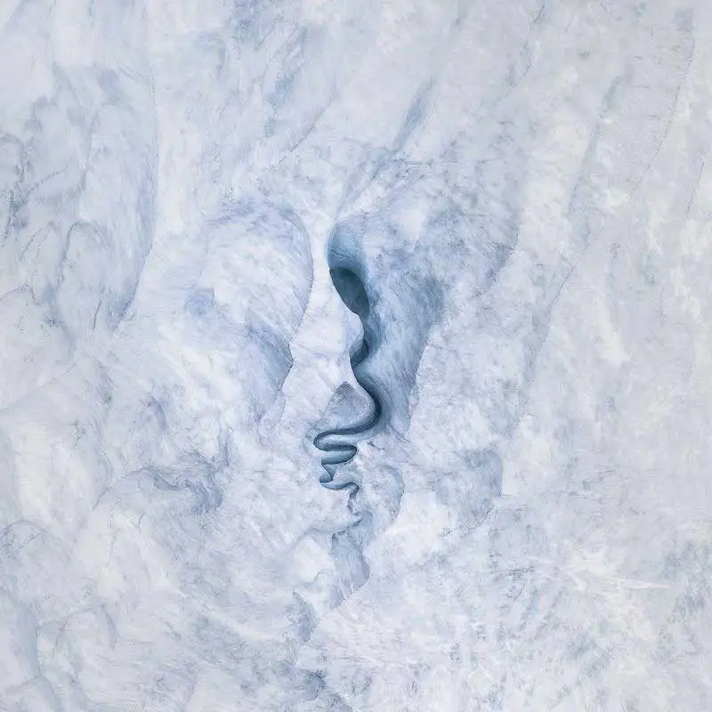 Photographie aérienne d'un environnement glaciaire, prise par Lorenzo Poli, photographe d'art