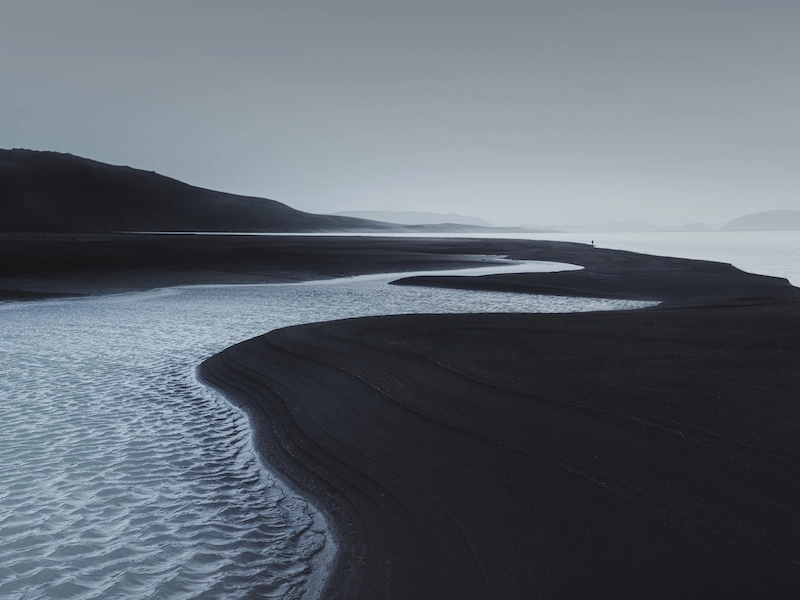 Photographie d'un littoral brumeux, prise par Lorenzo Poli, photographe d'art