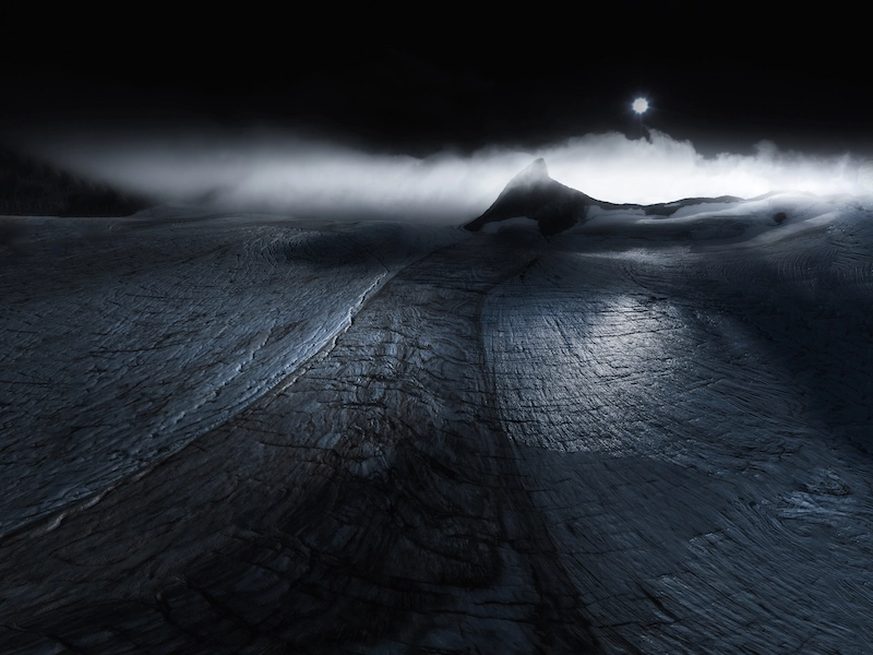 Photographie d'un paysage glaciaire avec une montagne en arrière-plan