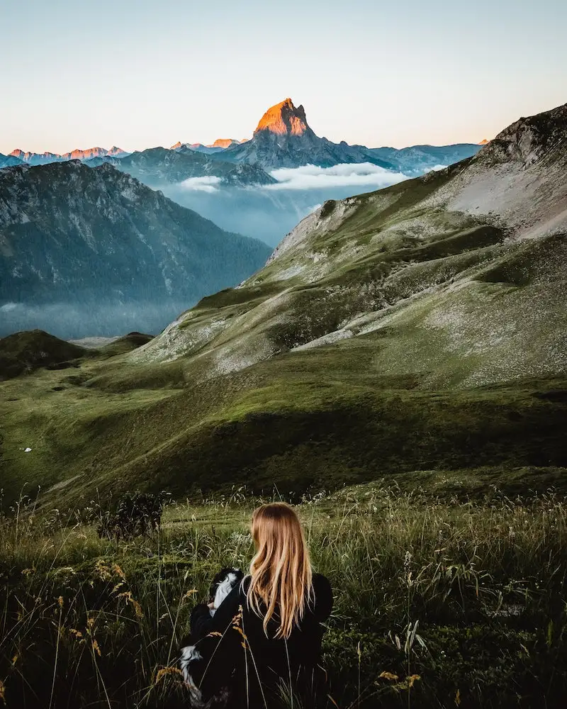 Photographie de paysage avec Clarisse de Thoisy, photographe et vidéaste, et son chien, prise par elle-même