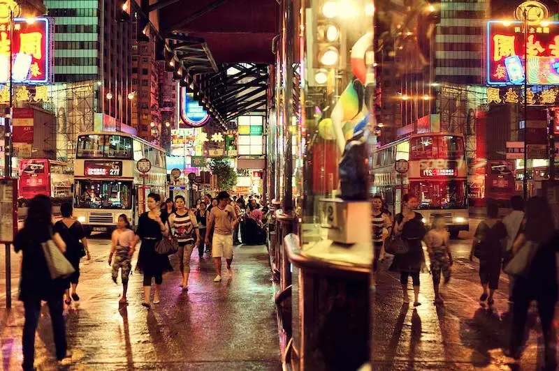 Photographie de rue à Shanghai avec des gens qui marchent