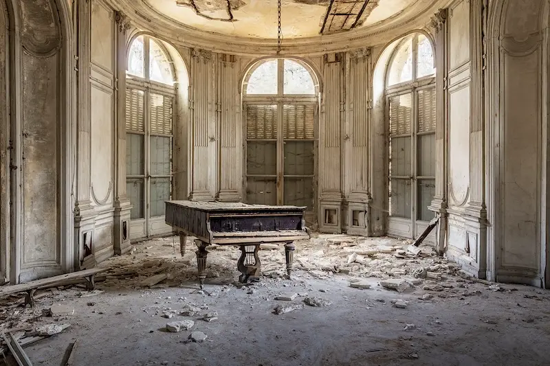 Requiem for abandoned pianos with Romain Thiery 02