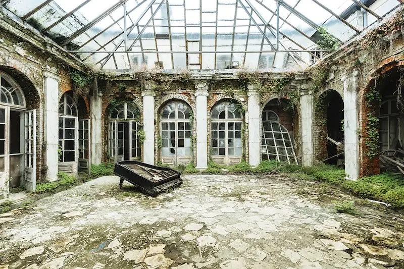 Requiem for abandoned pianos with Romain Thiery 08