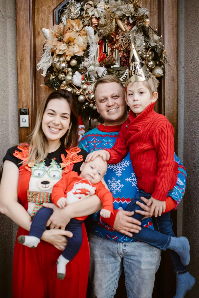 Idées de photoshoot de Noël pour capturer la magie des fêtes 09